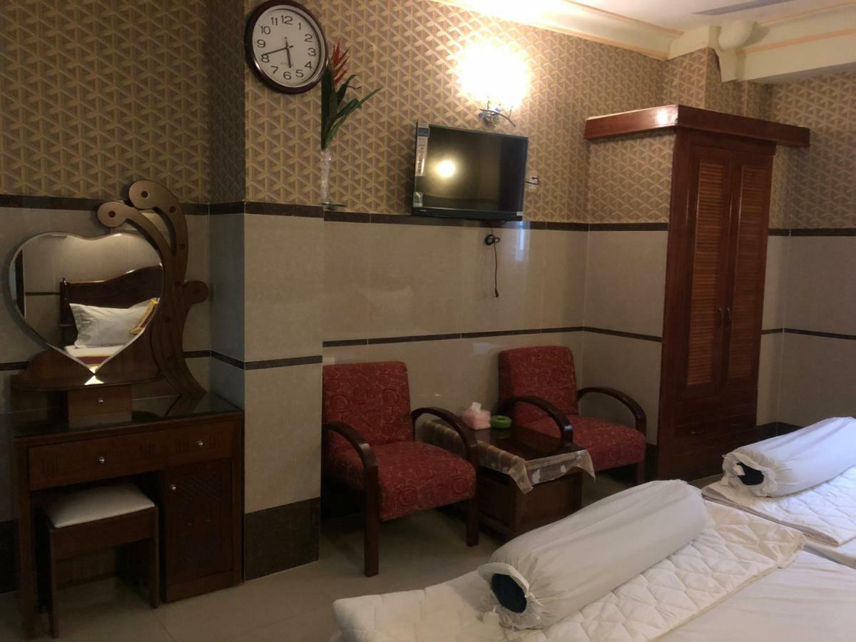 Hoang Quan Hotel Ho Chi Minh City Exterior photo